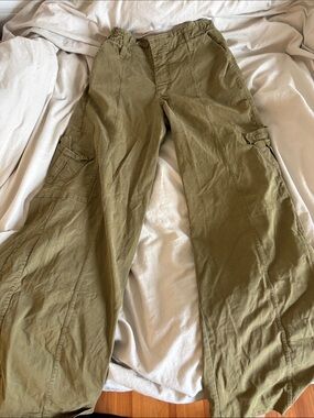 Wide-Leg Cargo Pants in Olive Green - Women's